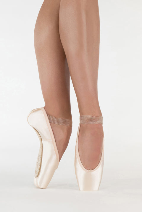 Reign Pointe Shoe